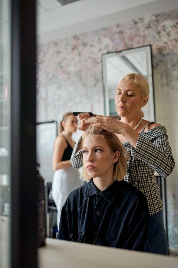 Rustige, lichte behandelplek in de salon